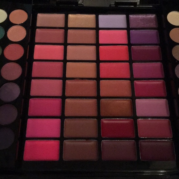 Christian Siriano All Eyes on You makeup 130 pc - Picture 6 of 8